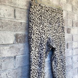 Worn once Evolution and Creation SIZE M workout leggings